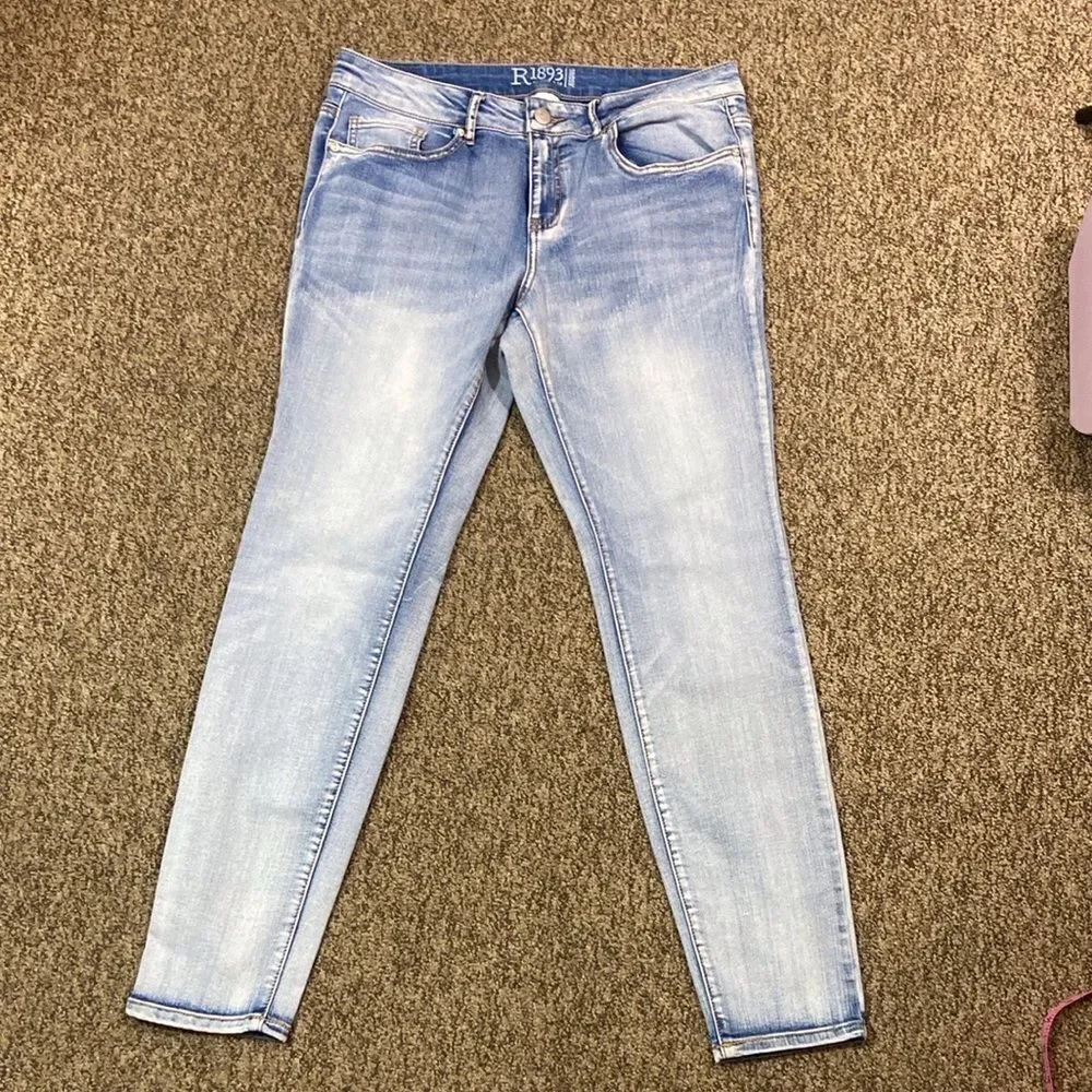 R 1893 Roebuck  & Co Jeggins Women’s Jeans Size 12
